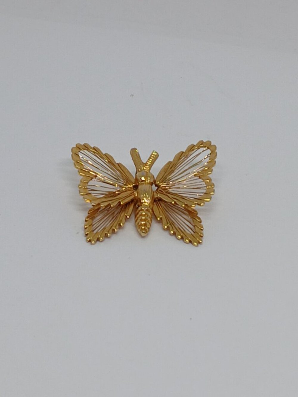 Vintage Gold Tone WIREWORK SIGNED MONET DELICATE BUTTERFLY PENDANT #35